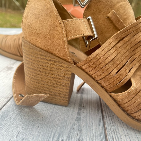 QUPID TAN FAUX LEATHER STRAPPY ANKLE BOOTS SIZE 9.5 WESTERN - Picture 8 of 8